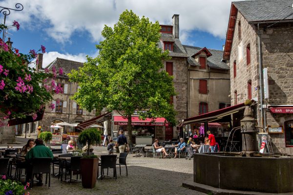 A break on the terrace in the medieval town of Besse